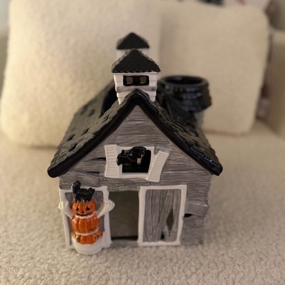 BATH AND BODY WORKS 2013 HALLOWEEN HAUNTED BARN LUMINARY PUMPKIN CARVING PARTY